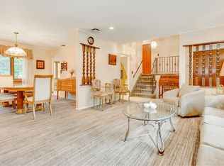 302 Southwood Cir, Syosset, NY 11791