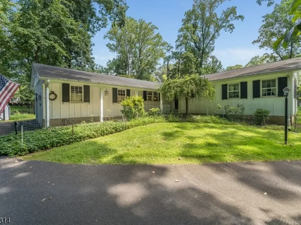23 Valley View Dr, Raritan Twp., NJ 08822