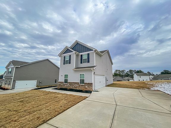 4th image of 136 Avondale Blvd