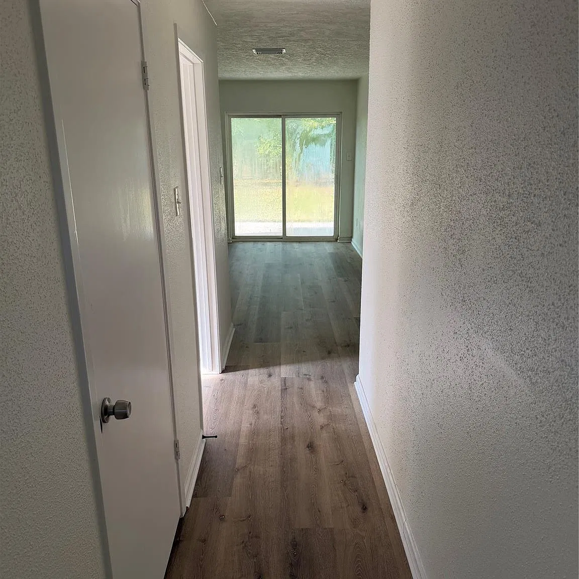 3 bed, 2.0 bath, 1712 sqft, $2,000 — Photo 4