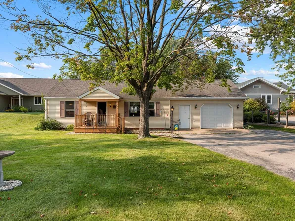 2637 E Shore Dr, Green Bay, WI 54302