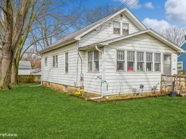 672 N Crystal Ave, Elgin, IL 60123