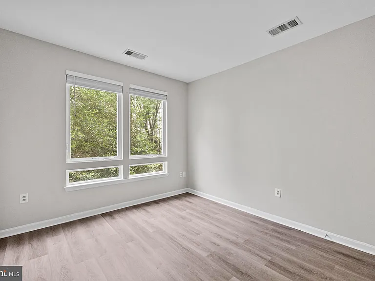 801 S Greenbrier St #215 — Photo 24