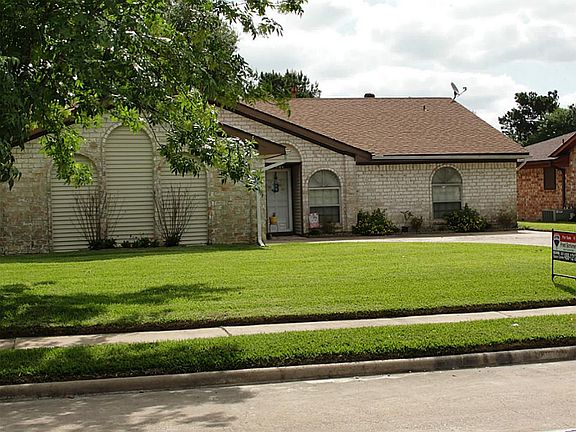 FANTASTIC ONE STORY HOME IN POPULAR SAGEMEADOW