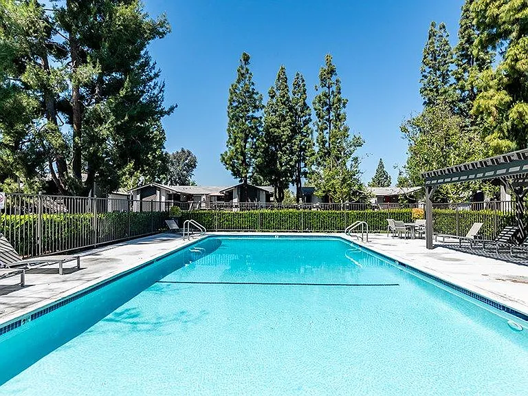 Portola Redlands — Photo 7