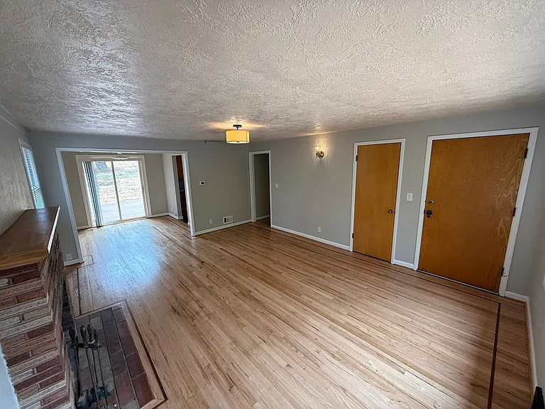 2530 Summer St SE — Photo 4