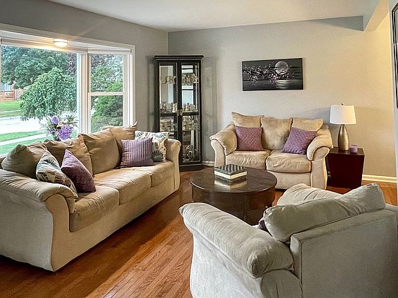 Living room-bay window