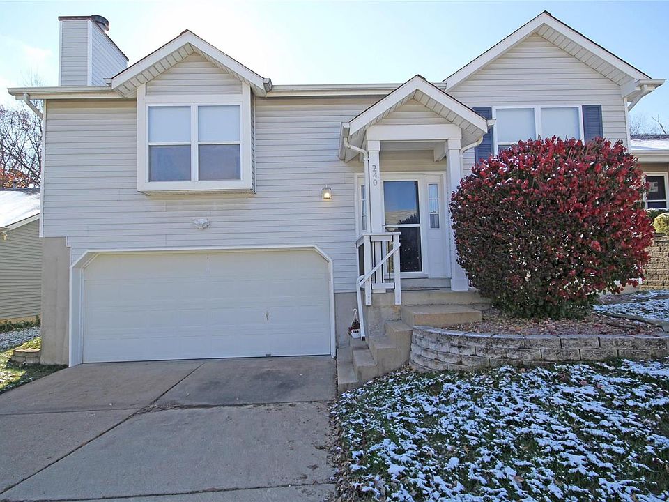 1st image of 240 Bracadale Ave