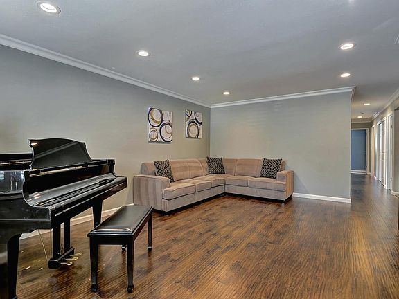 3rd image of 5706 Seifert Ave