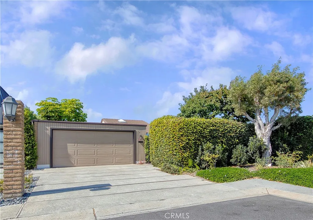 2 bed, 1285 sqft, $6,500 — Photo 1