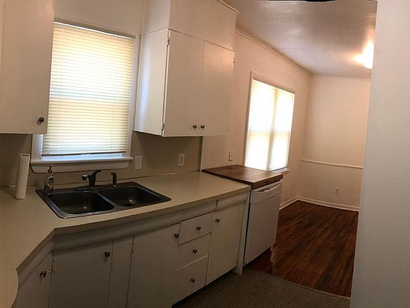 Kitchen with garbage disposal, dishwasher and cook stove