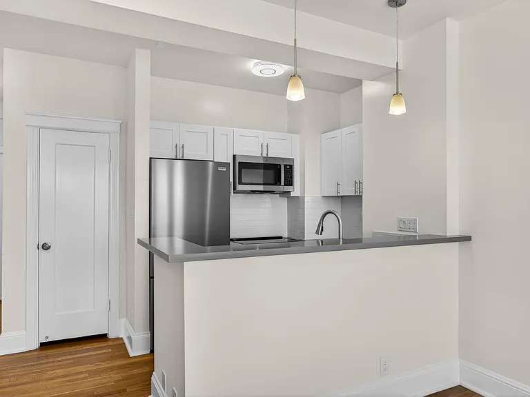 990 Bay St #1114R — Photo 6