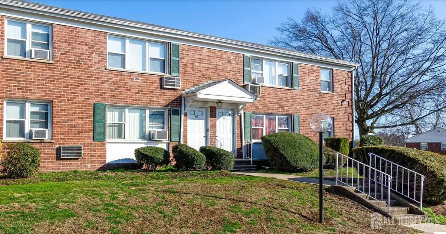 2 bed, 1.0 bath, $1,900 — Photo 1
