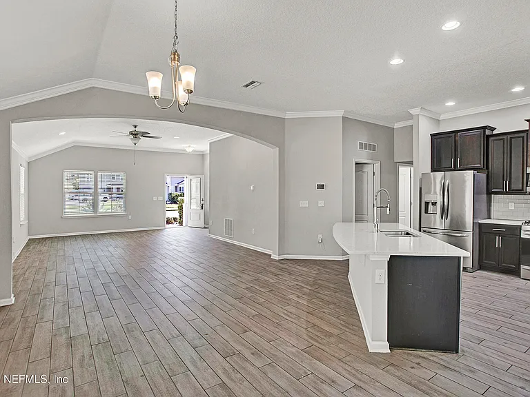 80 Balmoral Castle Dr — Photo 6