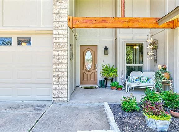4th image of 905 Woodview Dr