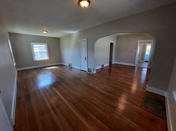 2404 Elizabeth Ave, Des Moines, IA 50317