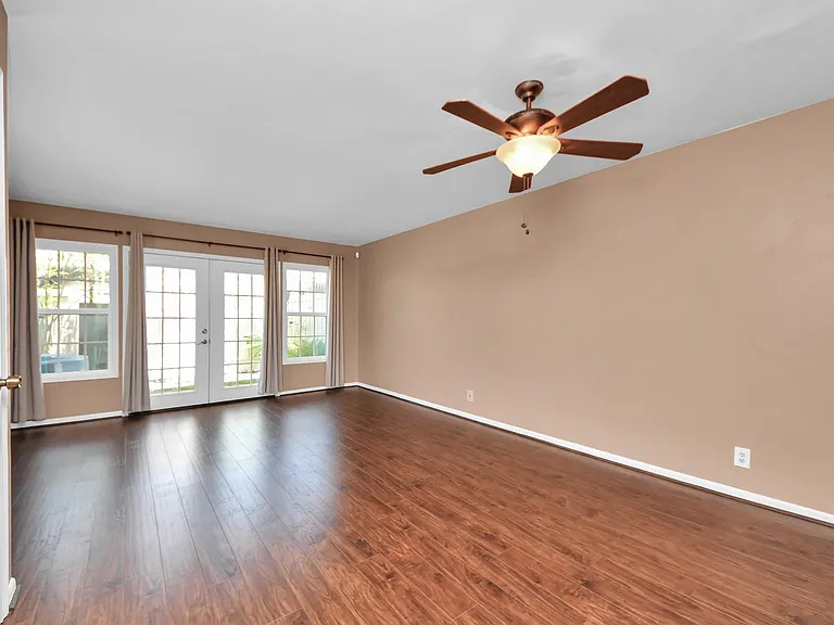 6334 Chevy Chase Dr #17 — Photo 15