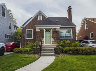 1740 Brys Dr, Grosse Pointe Woods, MI 48236