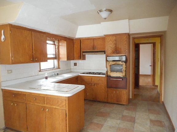 2nd image of 3125 Monroe St