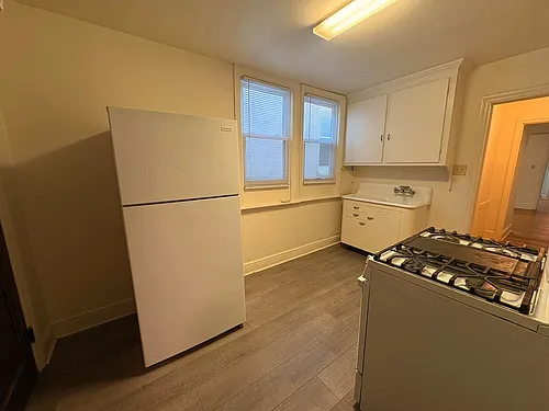115 S Duke St Photo 1
