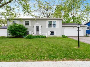 1710 Peachtree Dr, Valparaiso, IN 46383