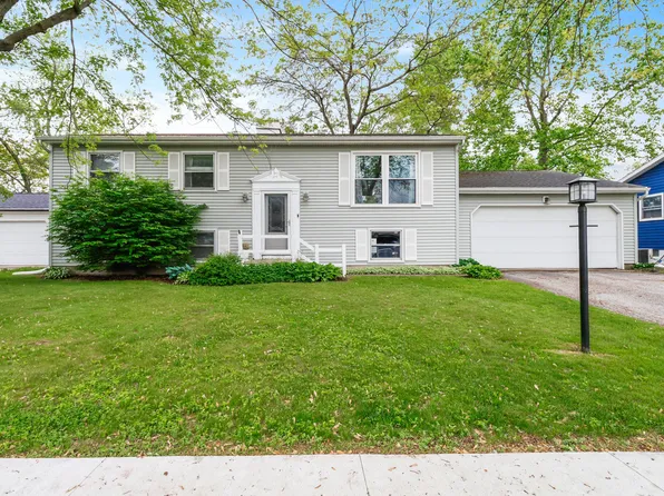 1710 Peachtree Dr, Valparaiso, IN 46383