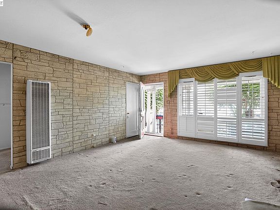 4th image of 237 Goodwin St