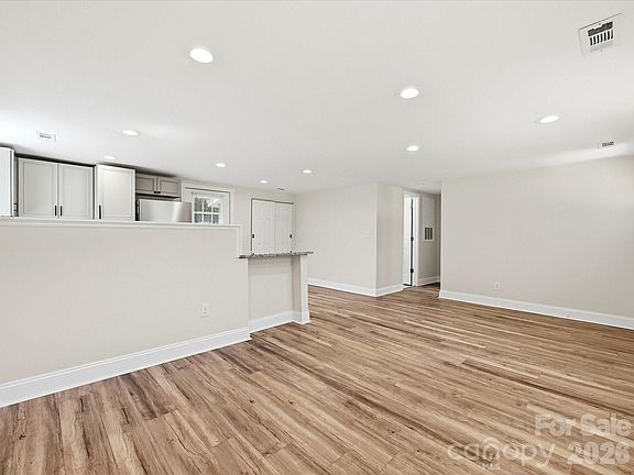 5th image of 104 Dunlap St