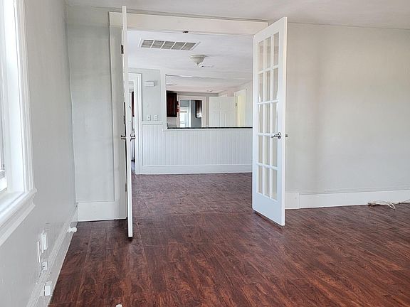 4th image of 223 Atwells Ave #4