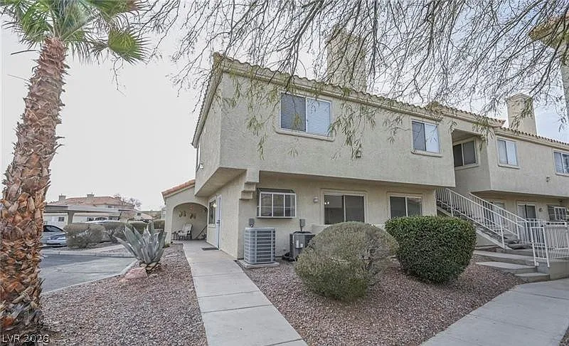 1 bed, 1.0 bath, 724 sqft, $1,275 — Photo 2