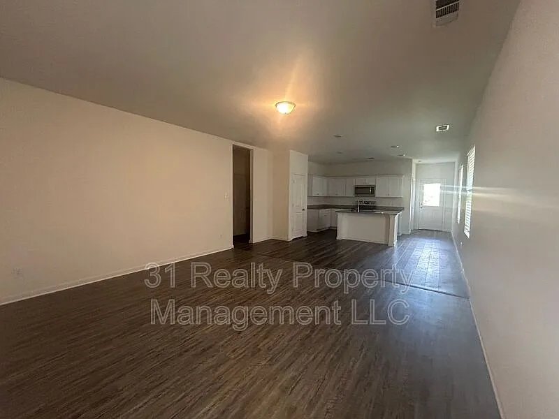 3 bed, 2.0 bath, 1407 sqft, $1,745 — Photo 4