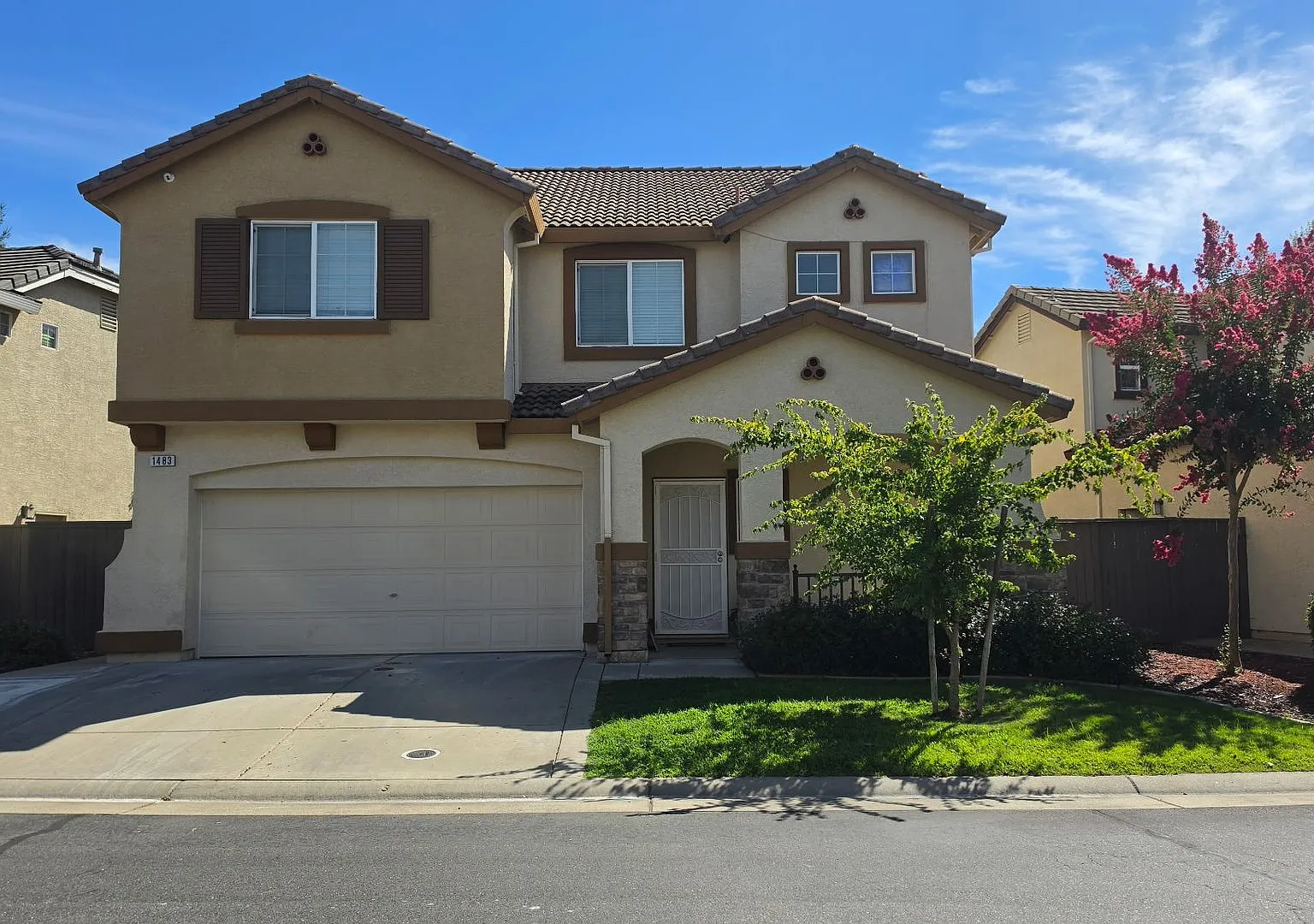 2 Story Home In Roseville In Gated Community — Photo 1