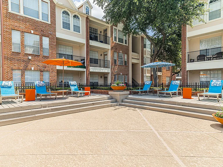 The Village at Bellaire Apartments — Photo 24