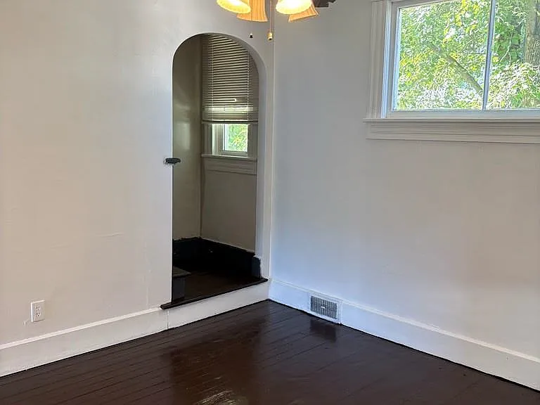 926 Bloom St — Photo 5