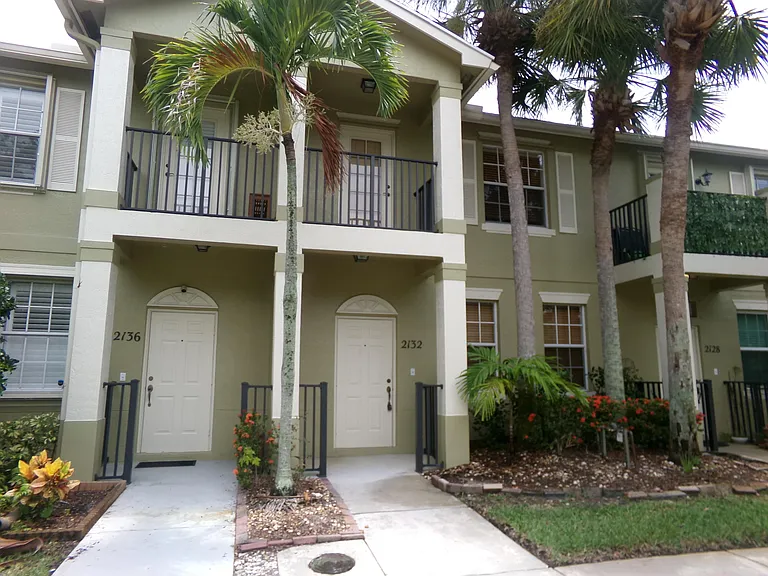 2132 SE Eatonville Dr — Photo 1