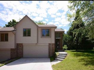 2205 N 121st St, Omaha, NE 68164