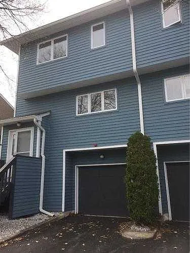 70 Village Grn photo 1