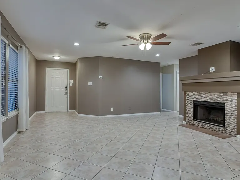 8335 Bent Meadow Dr #BENTMEADOW8335 — Photo 2