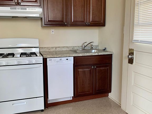 Kitchen (back entrance to the right)