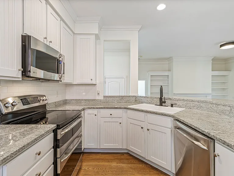 604 Clayborne Ct — Photo 12