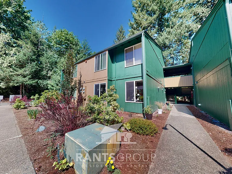 Lovely, wooded 2-bedroom apartment with a large private deck and in-unit washer & dryer! — Photo 7
