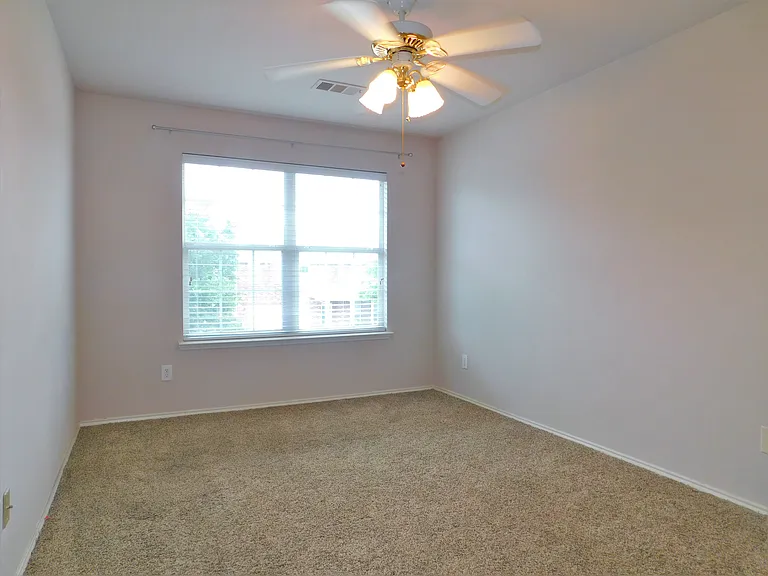 1508 Sequoia Grove Ln — Photo 17