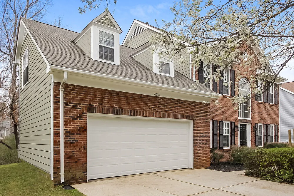 4 bed, 3.0 bath, 2714 sqft, $2,690 — Photo 2