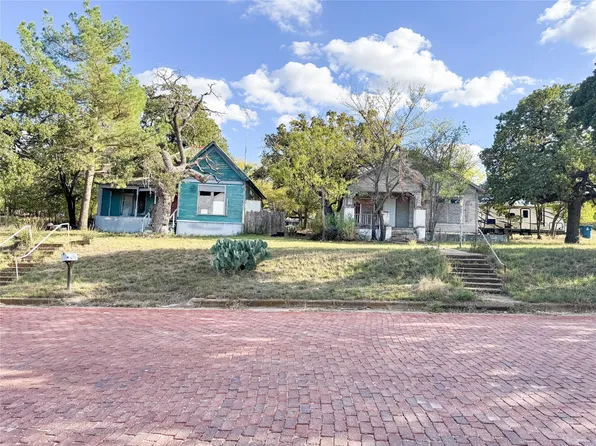 305 W 3rd St, Cisco, TX 76437