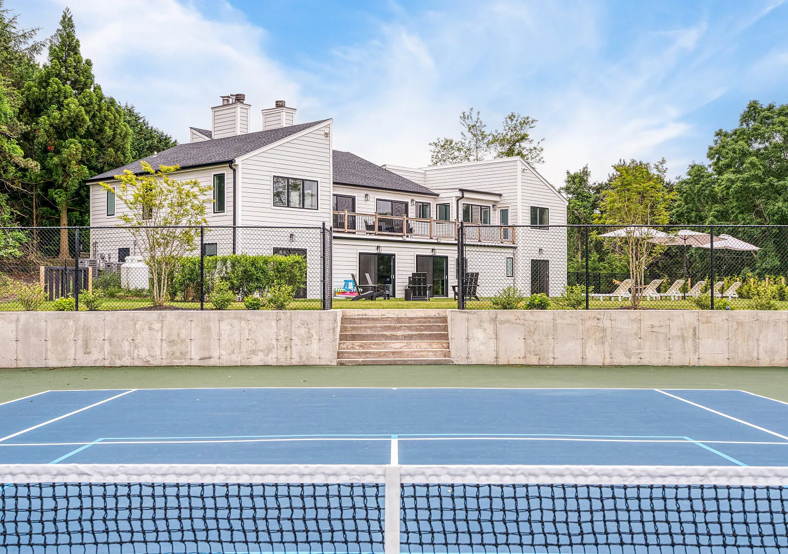Southampton home, close to town, beaches, large private yard — Photo 2