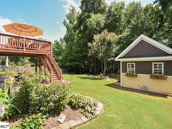 Adorable shed or convert to play house!