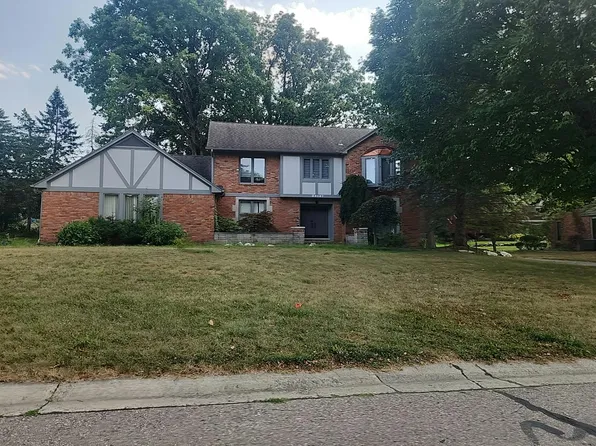30197 Fox Club Dr, Farmington Hills, MI 48331