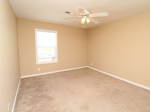 5th image of 125 Maureen Dr APT A
