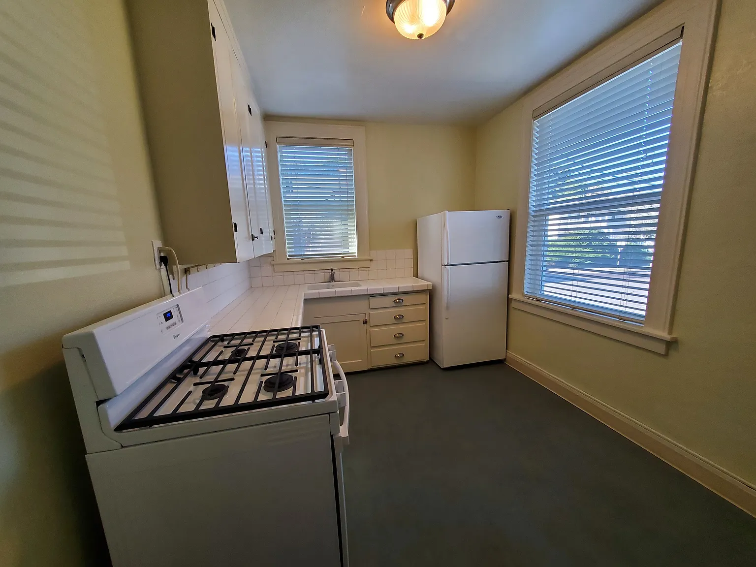 Studio, 410 sqft, $1,395 — Photo 4