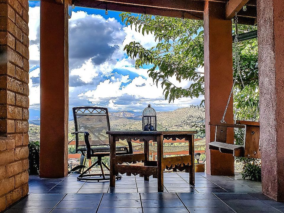 Vineyard views guest house